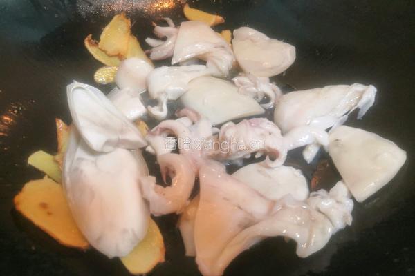 墨鱼莲子煲鸡汤的做法图解8