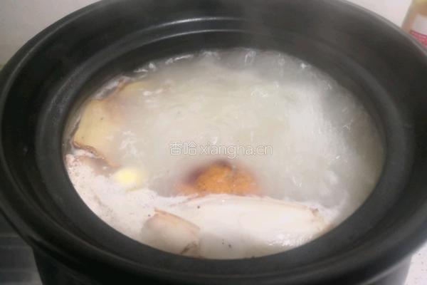 墨鱼莲子煲鸡汤的做法图解12