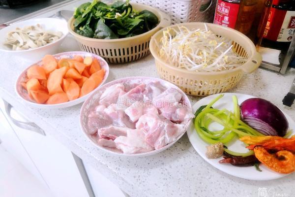 胡萝卜烧羊肉的做法图解1