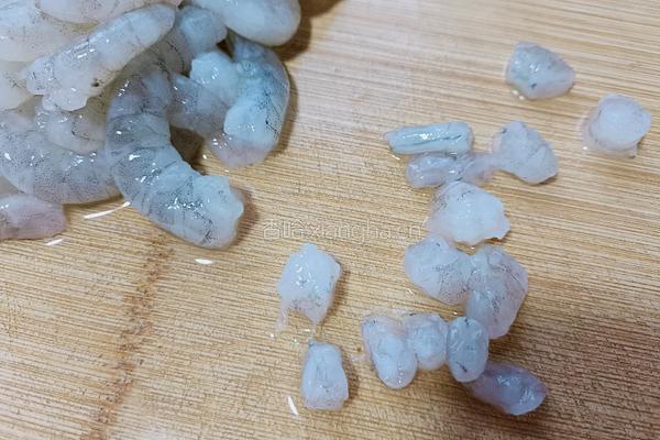 杏仁虾球的做法图解3