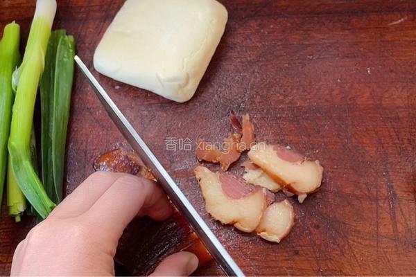 腊肉蒸豆干的做法图解1