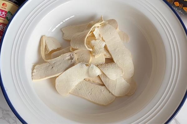 腊肉蒸豆干的做法图解3