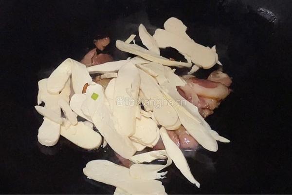 豆干炒腊肉的做法图解5