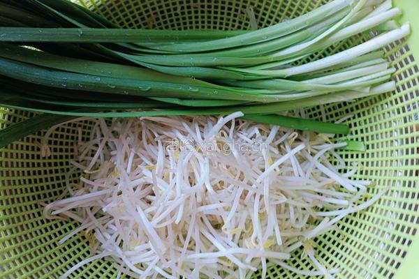 豆芽炒蛋的做法图解1