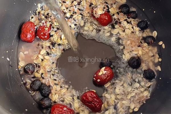红枣桂圆腊八粥的做法图解7