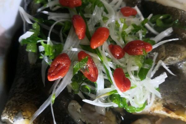 清蒸鸦片鱼头的做法图解3