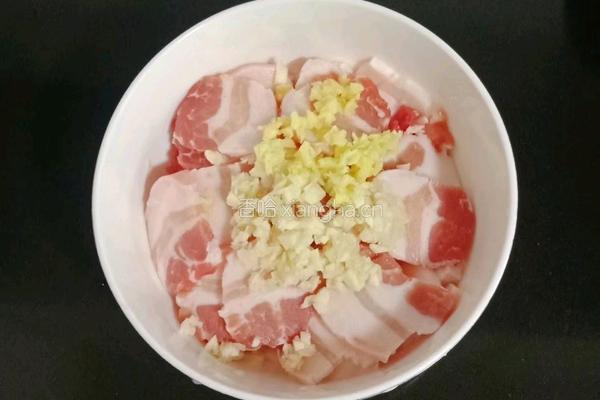 五花肉蒸土豆的做法图解3