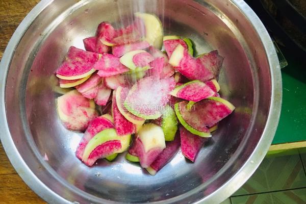 节日凉拌菜——糖醋心里美的做法图解3