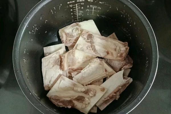 牛骨莲藕汤的做法图解5