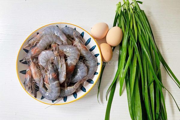 虾仁鸡蛋炒韭菜的做法图解1