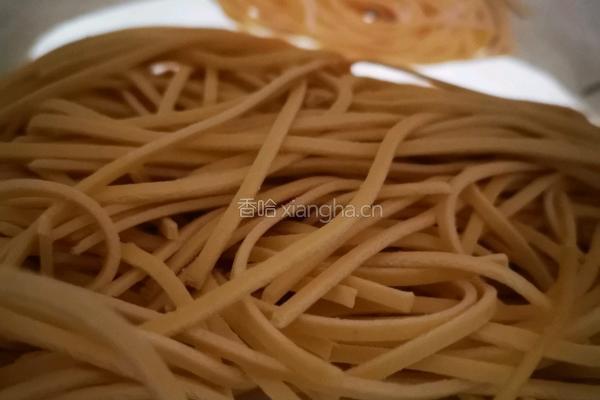 红烧牛肉豆角焖面的做法图解2