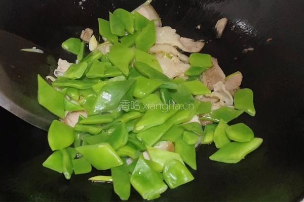 五花肉炒扁豆的做法图解6