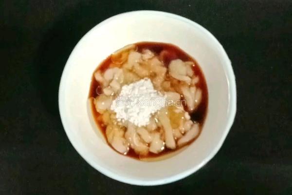 小米鸡肉蔬菜粥的做法图解2