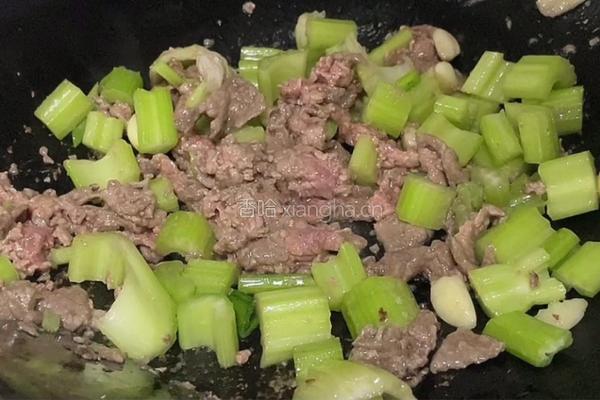 西芹炒牛肉的做法图解6