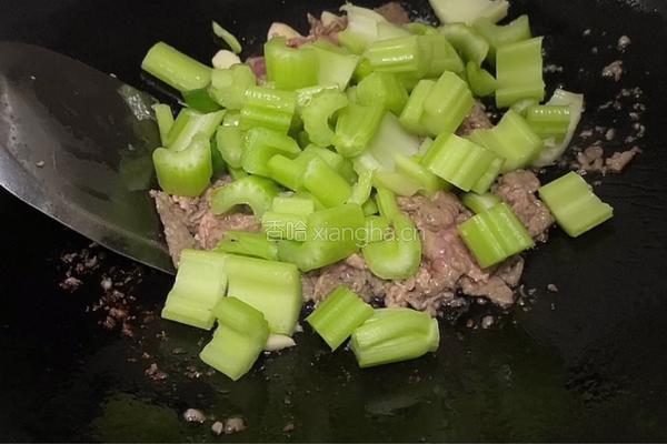 西芹炒牛肉的做法图解5