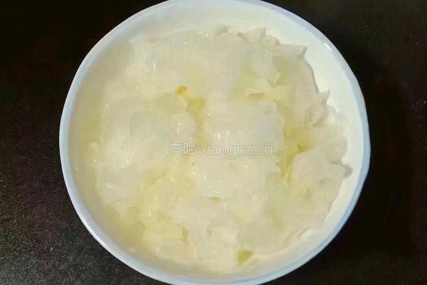 雪莲果银耳糖水的做法图解1