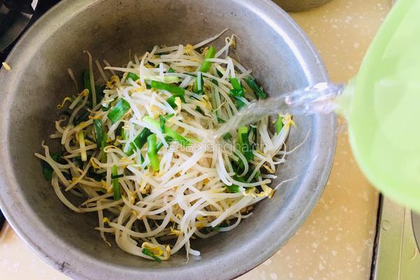 绿豆芽拌干丝的做法图解6