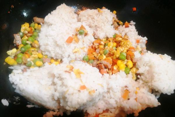 豌豆玉米五彩炒饭的做法图解6