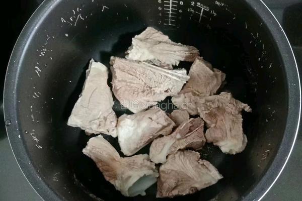 马蹄玉米猪骨汤的做法图解7