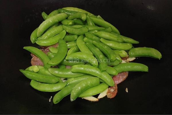 甜豆炒腊肠的做法图解5