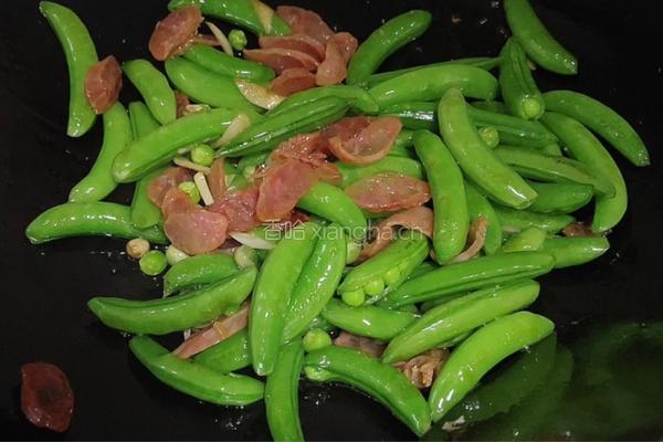甜豆炒腊肠的做法图解8