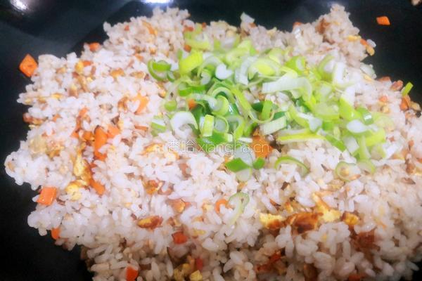 胡萝卜葱花炒饭的做法图解9