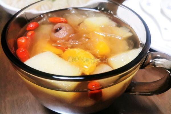 年夜饭甜品水果银耳羹的做法图解11
