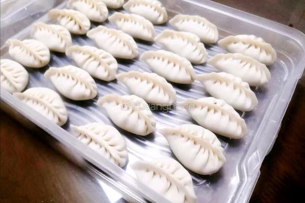 年夜饭翡翠柳叶饺子的做法图解1
