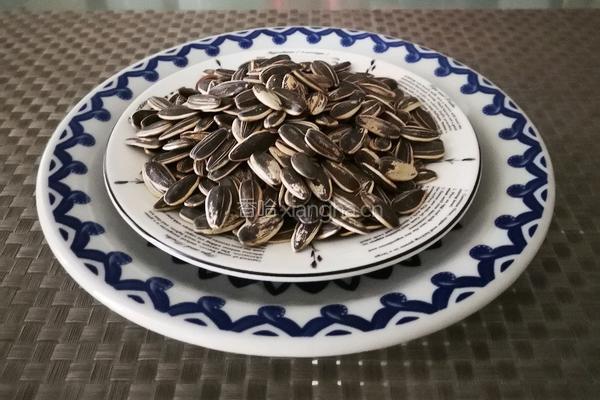自备零食 干炒葵花籽的做法图解8