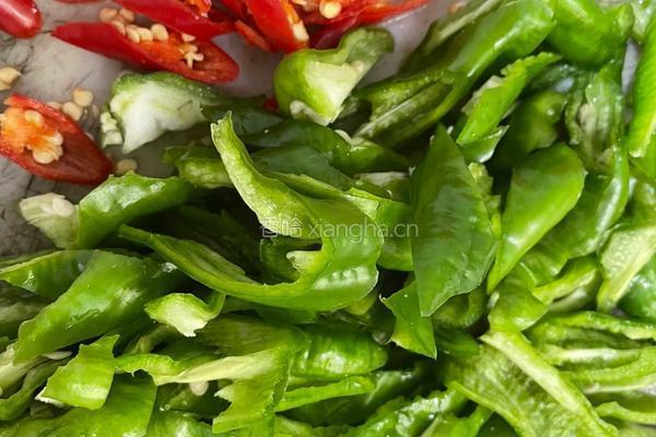 辣椒炒肉解馋下饭菜的做法图解4