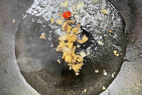 辣椒炒肉解馋下饭菜的做法图解5