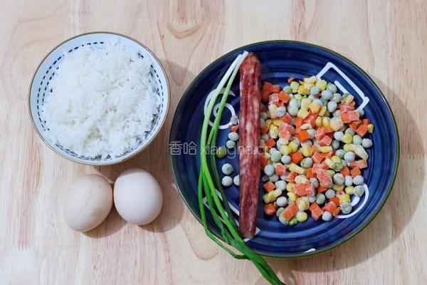 腊肠鸡蛋炒饭的做法图解1