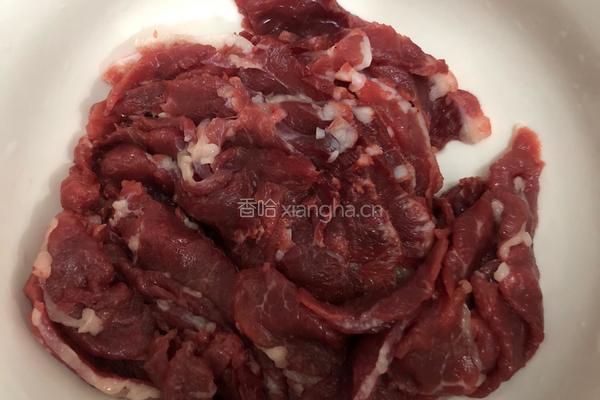 香辣凉拌嫩牛肉的做法图解1
