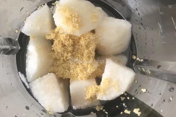小米梨粥（6个月宝宝辅食）的做法图解3