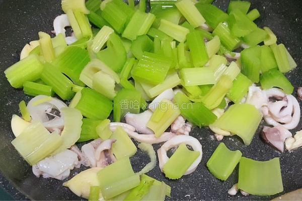 鱿鱼炒西芹的做法图解9