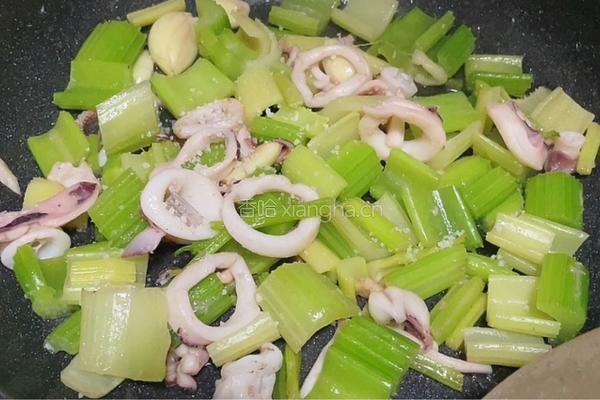 鱿鱼炒西芹的做法图解11