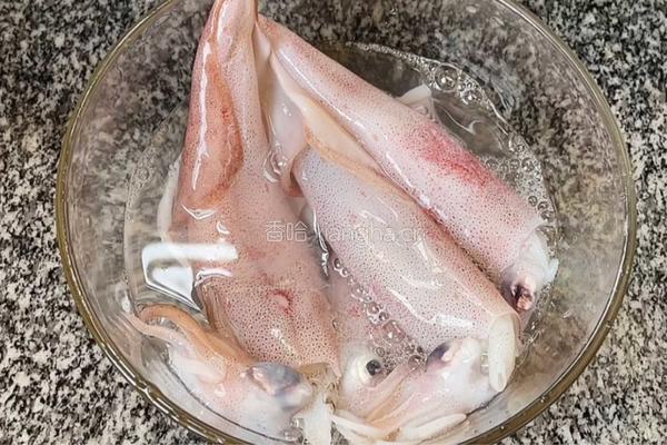 土豆粉蒸鱿鱼的做法图解1