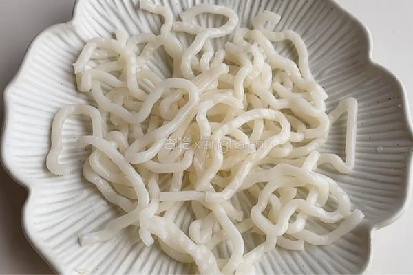 土豆粉蒸鱿鱼的做法图解3