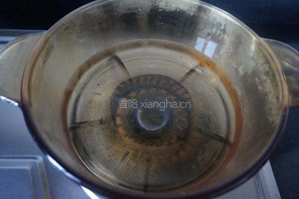 西芹拌桃仁的做法图解2