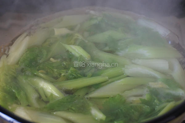 西芹拌桃仁的做法图解5