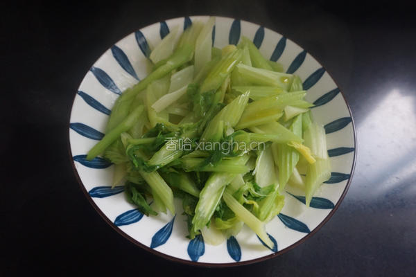 西芹拌桃仁的做法图解6