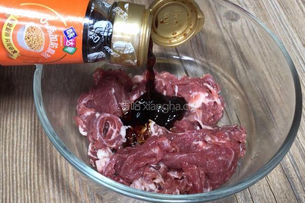 青椒炒牛肉片的做法图解2