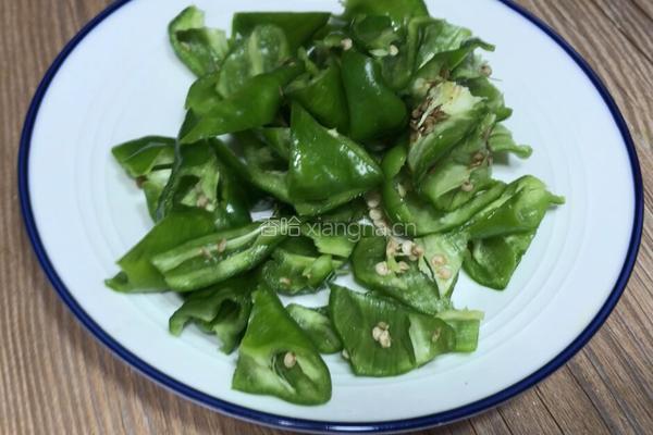 青椒炒牛肉片的做法图解4