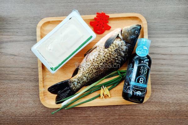 鲫鱼白玉汤的做法图解1