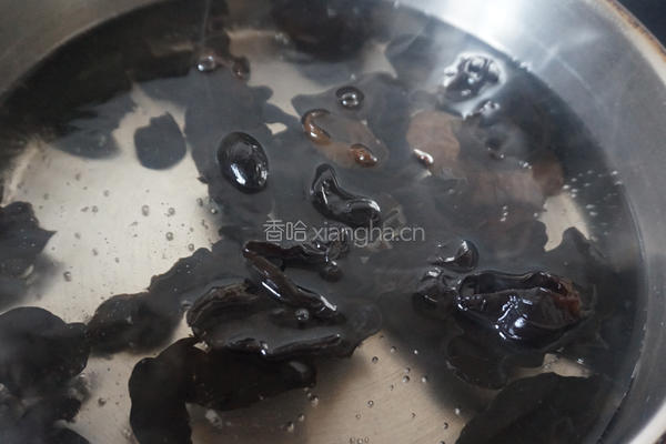 花菜木耳炒肉片的做法图解3