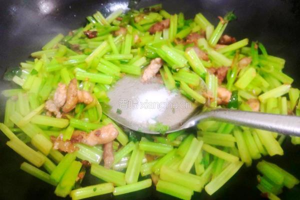 芹菜炒肉的做法图解7