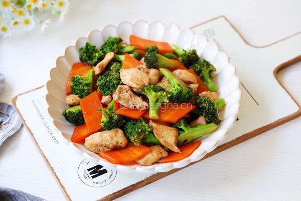 西兰花胡萝卜炒鸡胸肉的做法图解15