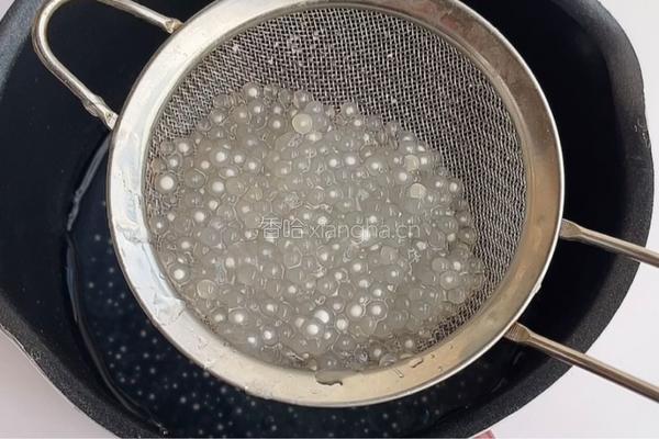 草莓西米牛乳杯的做法图解6