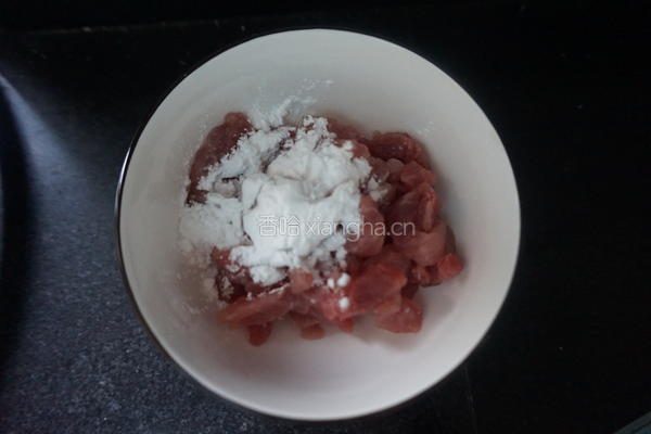 洋葱木耳炒肉丝的做法图解2