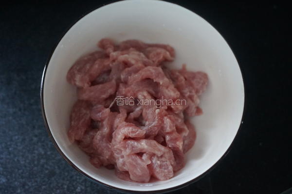 洋葱木耳炒肉丝的做法图解3